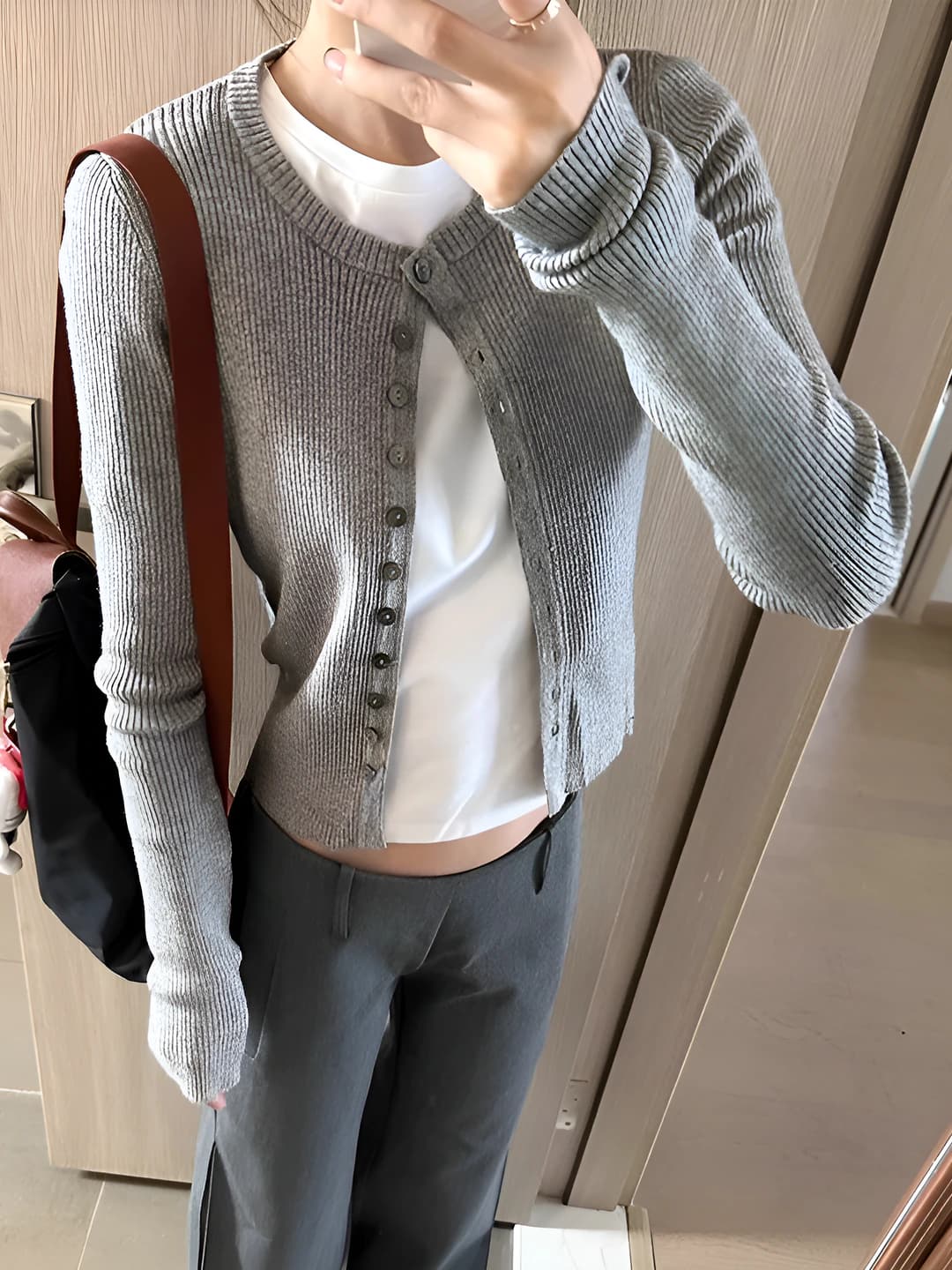 Women's grey knit cardigan, crew neck, long sleeve, solid colour, cropped, casual style