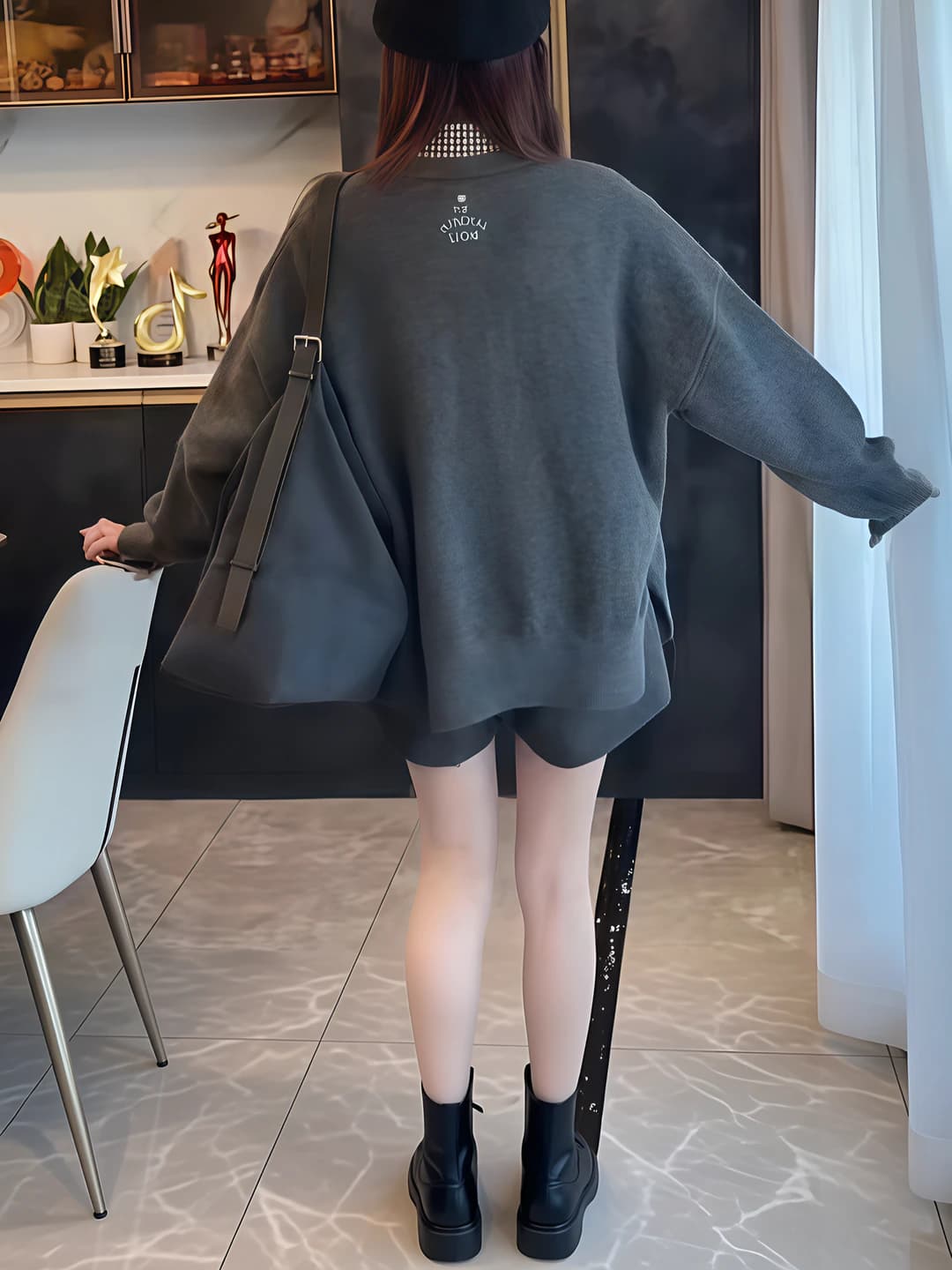 Ayollar uchun retro kuz-qish V-yoqa kashtali trikotaj kardigan, bir rangli, bo'sh (oversize) kesim, uzun yeng, kundalik uslub