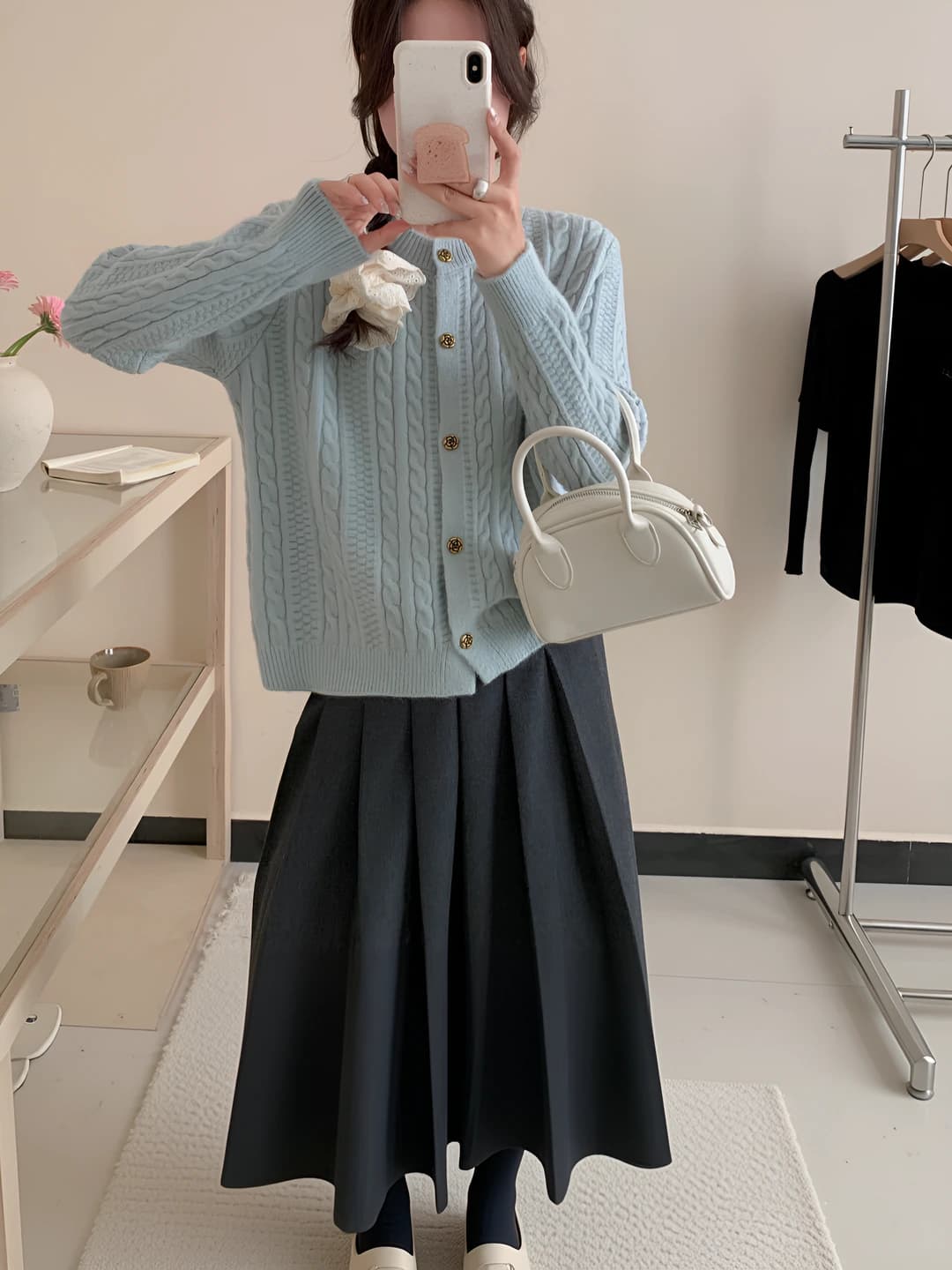 Ayollar uchun o'rma to'quvli trikotaj kardigan, dumaloq yoqa, uzun yeng, bir rangli, bo'sh (oversize) kesim, qalin, kundalik uslub