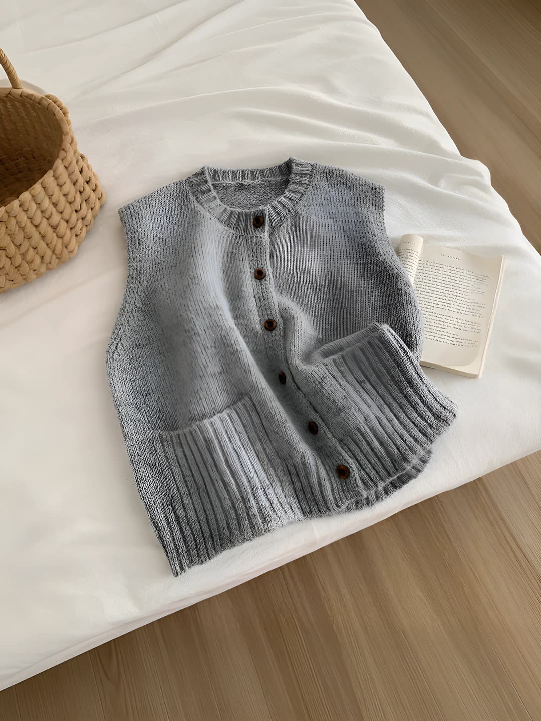 Women's solid colour crew neck cardigan vest, casual style, regular length