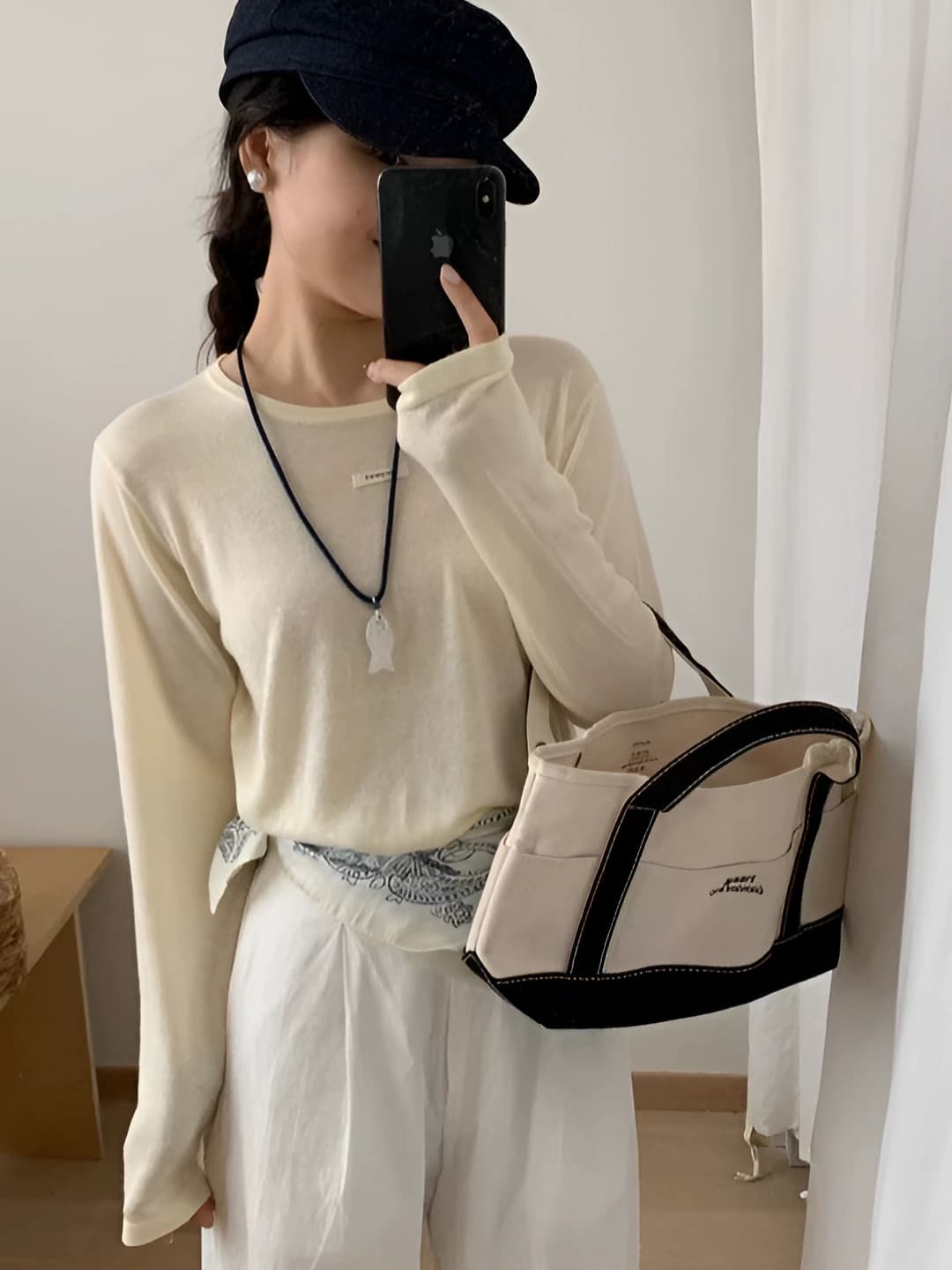 Women's knitted long-sleeve top with crew neck in casual style