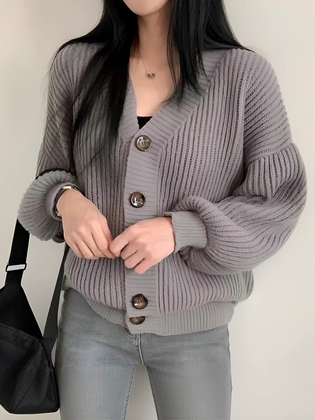Ayollar uchun kuz-qish kardigan, V-yoqa, uzun yeng, bo'sh (oversize) kesim, bir rangli, kundalik uslub