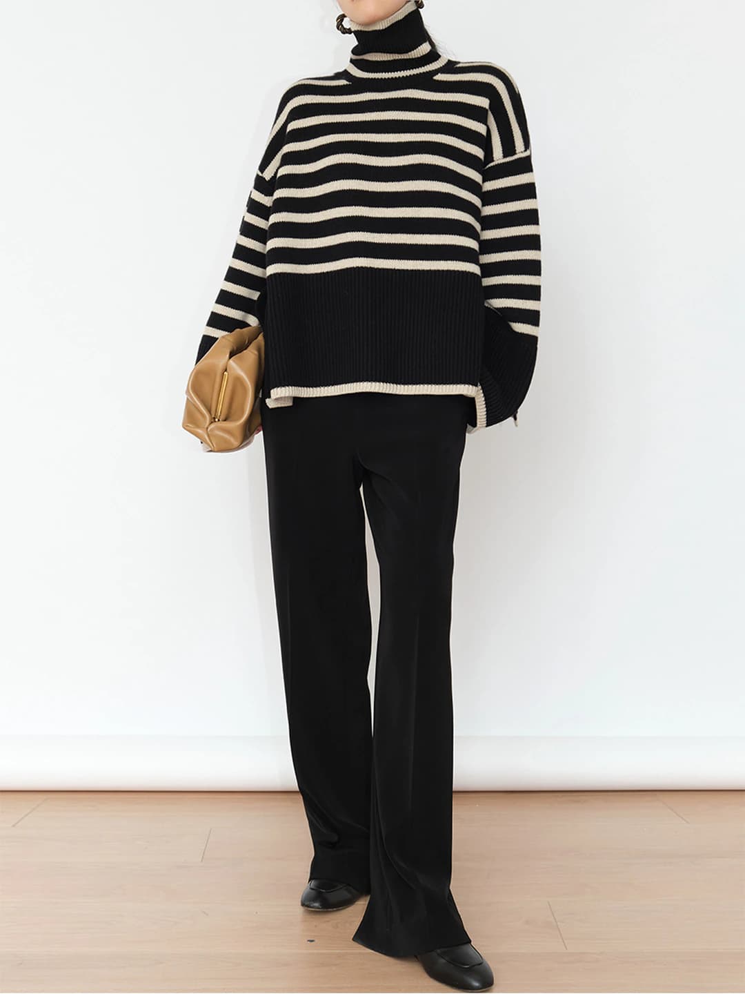 Black background, light stripes