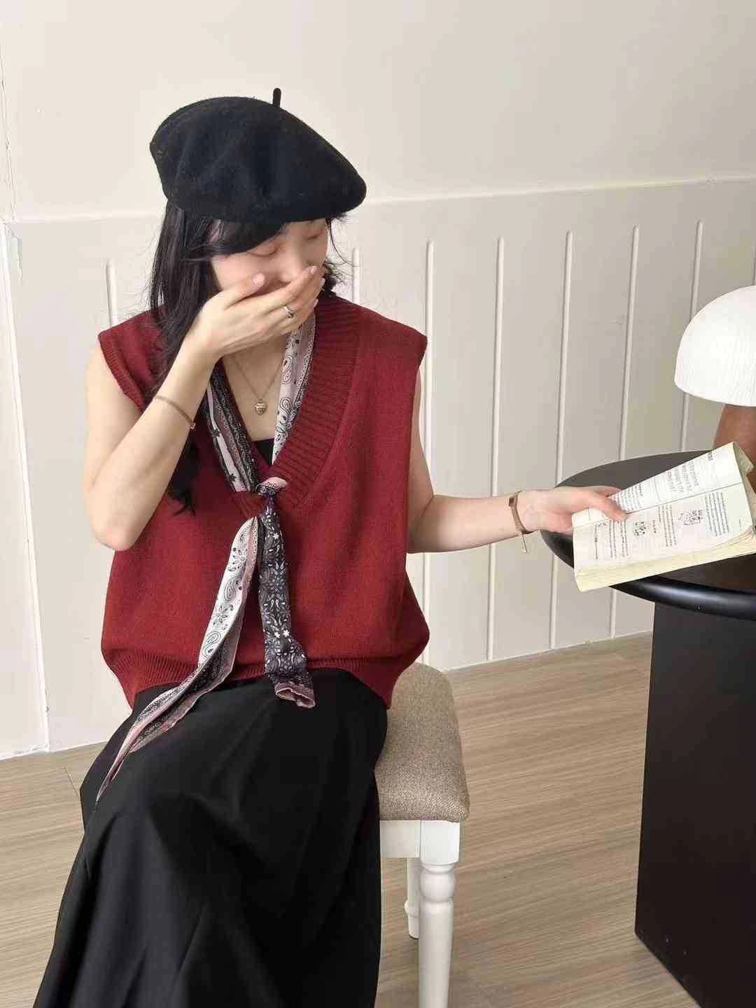 Красный