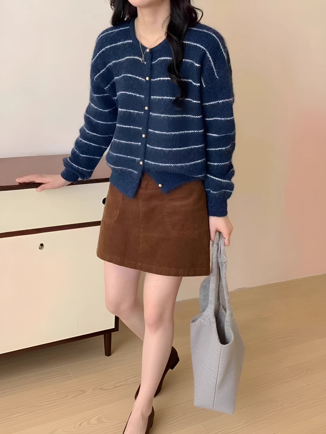 Ayollar uchun koreys uslubidagi chiziqli dumaloq yoqa trikotaj kardigan, uzun yeng, bo'sh (oversize) kesim, kuz-qish mavsumi uchun