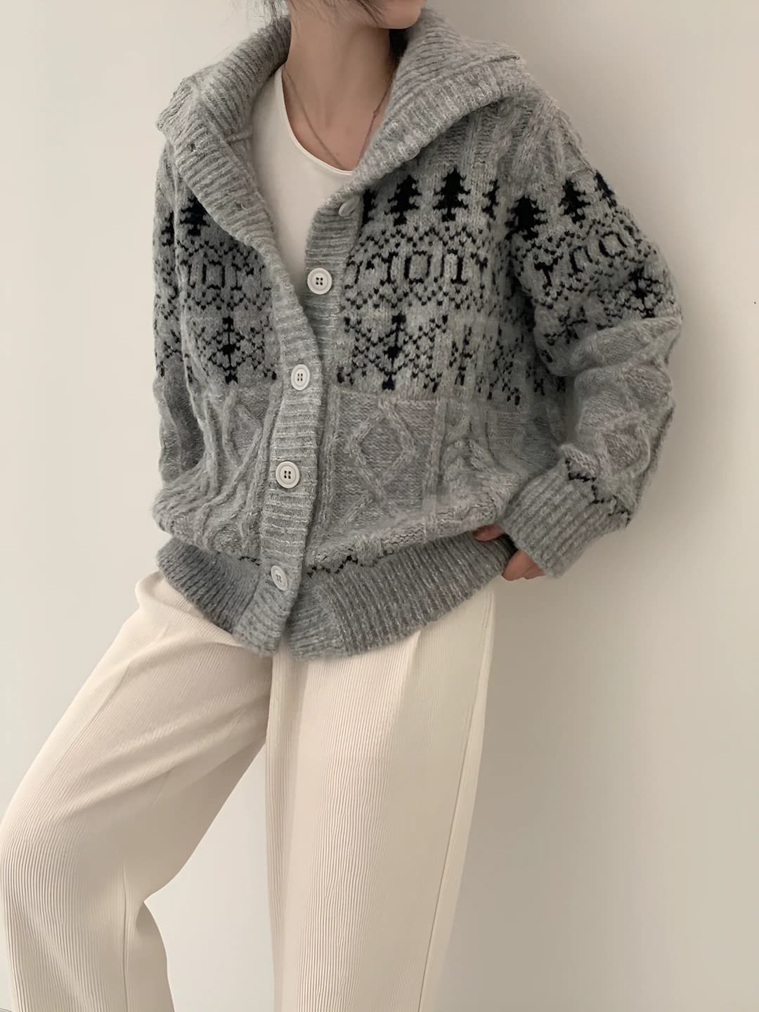 Women's autumn-winter loose fit cardigan, high neck, long sleeve, slimming, retro style, thick, made of nylon and polyester, patterned, single row button closure