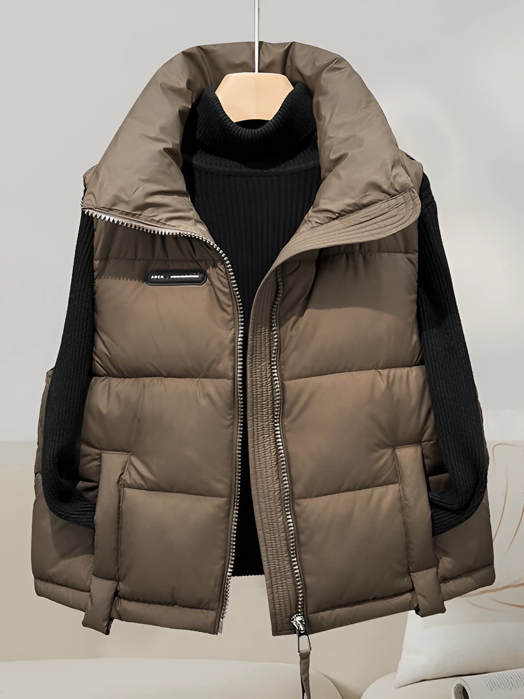 Women's short insulated vest with stand collar, zip, solid colour, autumn-winter