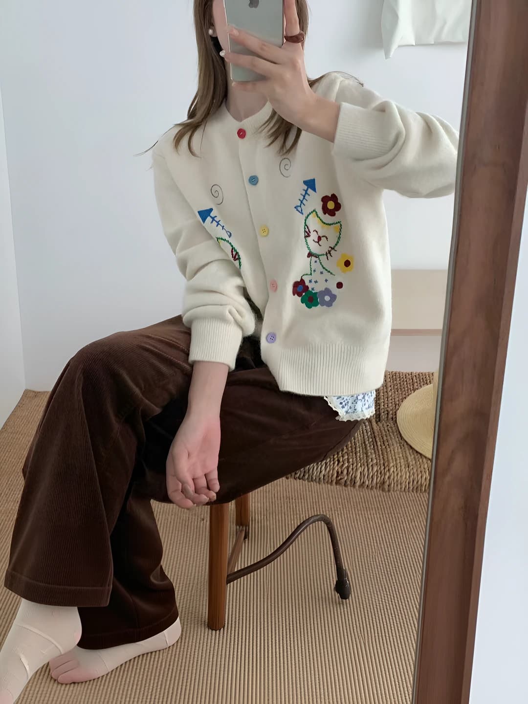 Women's knit cardigan: crew neck, long sleeve, embroidered, solid colour, colourful button design