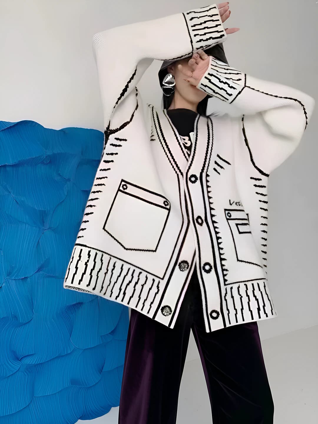 Women's 2026 autumn-winter cardigan, loose fit, V-neck, long sleeve, geometric pattern, black and white