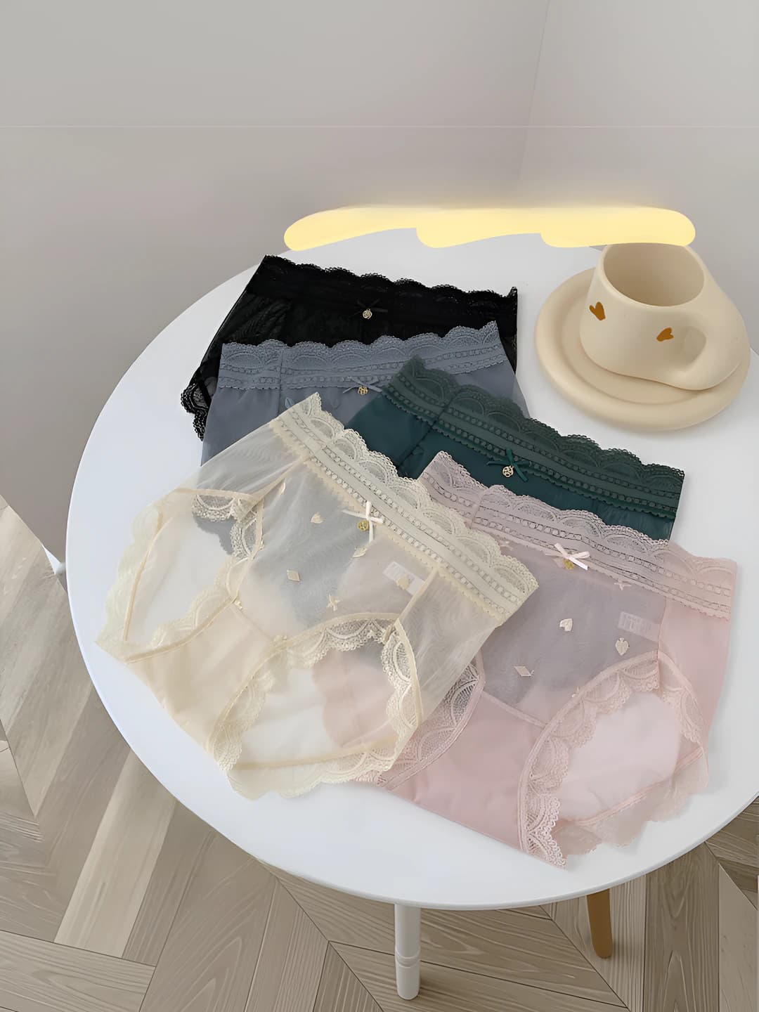Women's lace briefs, breathable, seamless, thin, pure cotton, solid colour, mid-waist