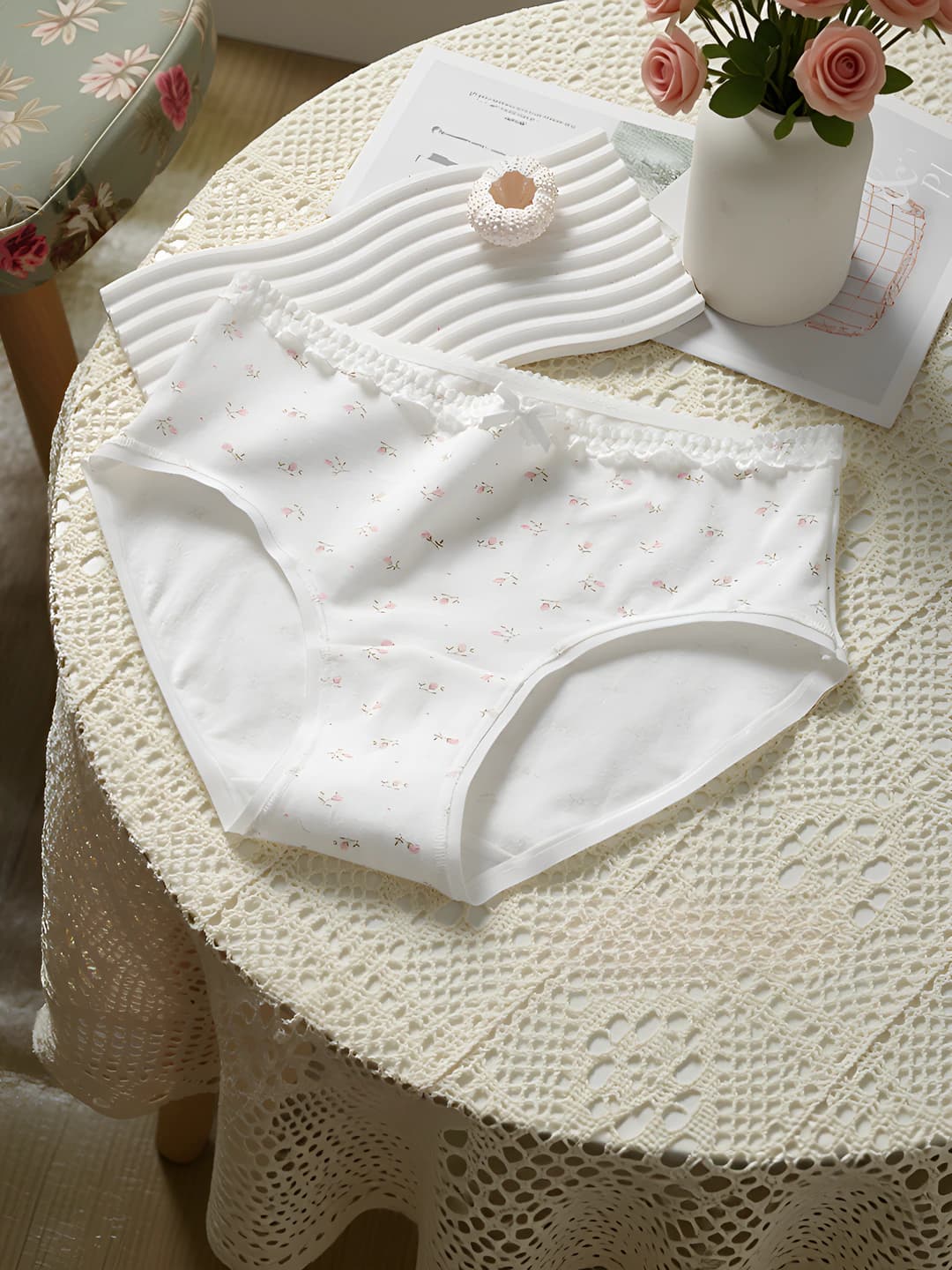 L43 White floral