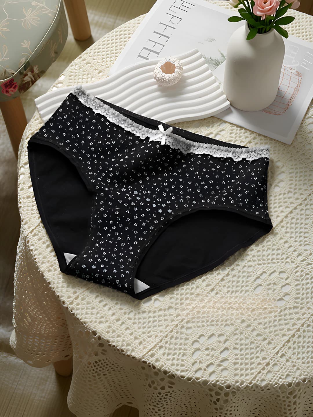 L43 Black floral
