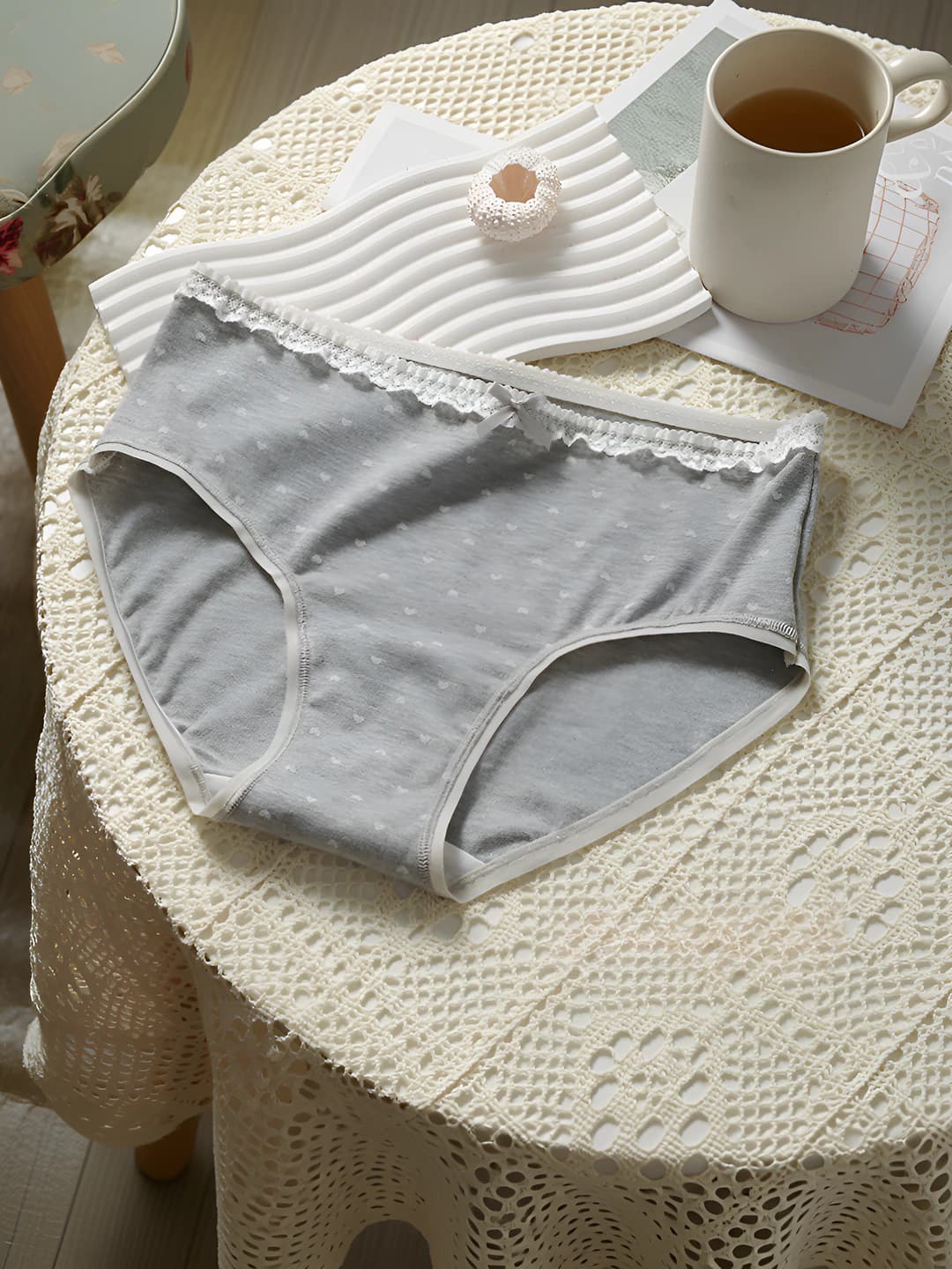 L43 Grey heart
