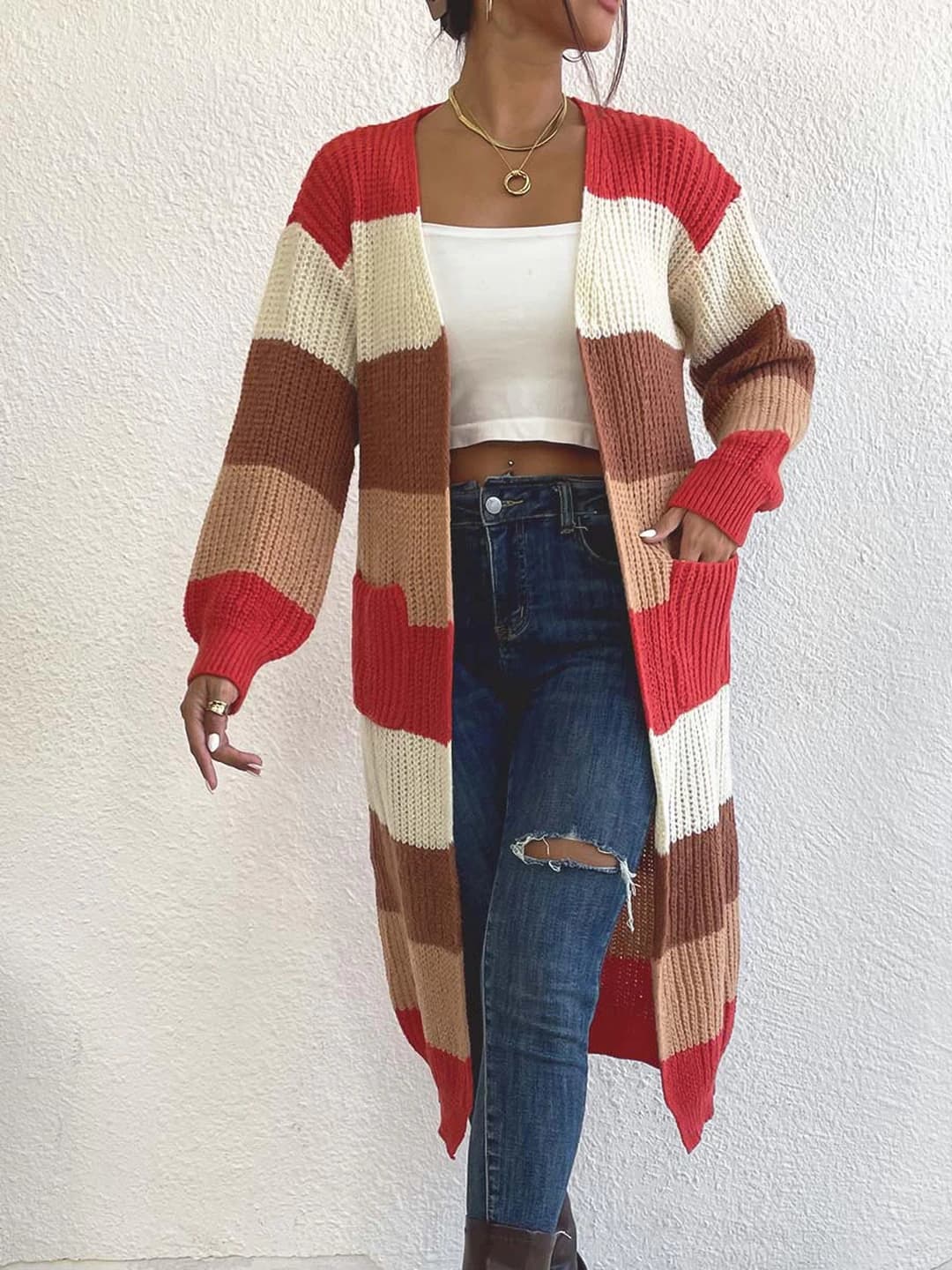 Ayollar uchun uzun kardigan: bo'sh (oversize) kesim, chiziqli, uzun yeng, kundalik uslub