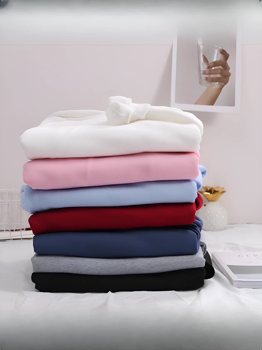 Ayollar uchun issiq astarli, bir rangli, bo'sh (oversize) xudi, uzun yeng, kuz-qish uchun