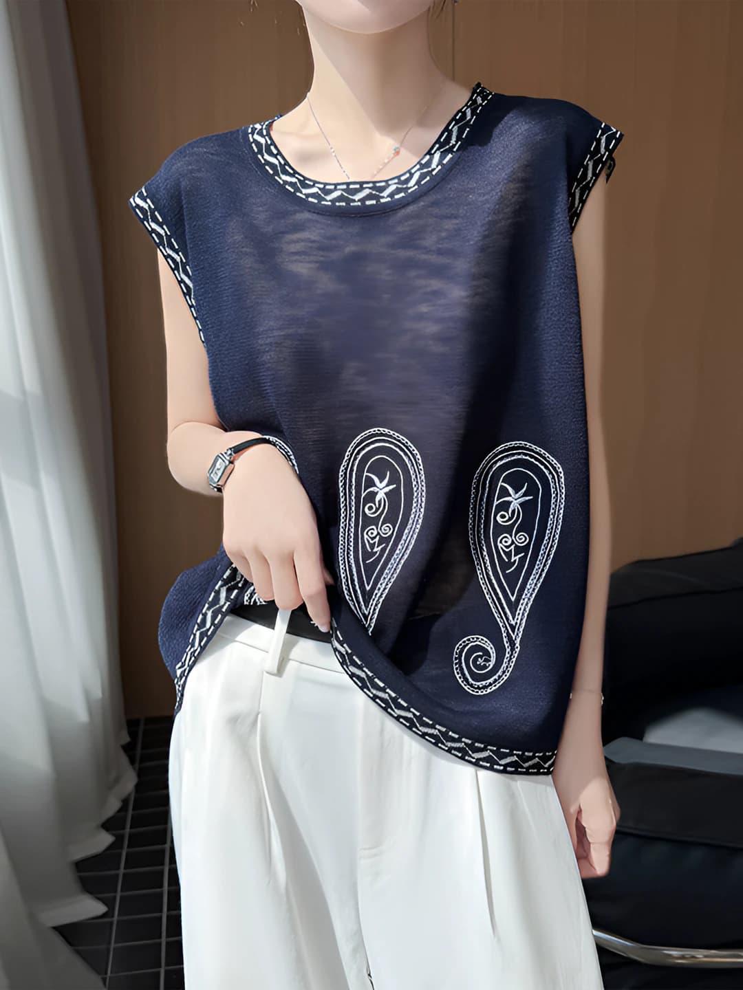 Ayollar uchun 2026 bahor trikotaj sviter, dumaloq yoqa, kalta yeng, bo'sh (oversize) kesim, kashtali, geometrik naqshli, retro uslub
