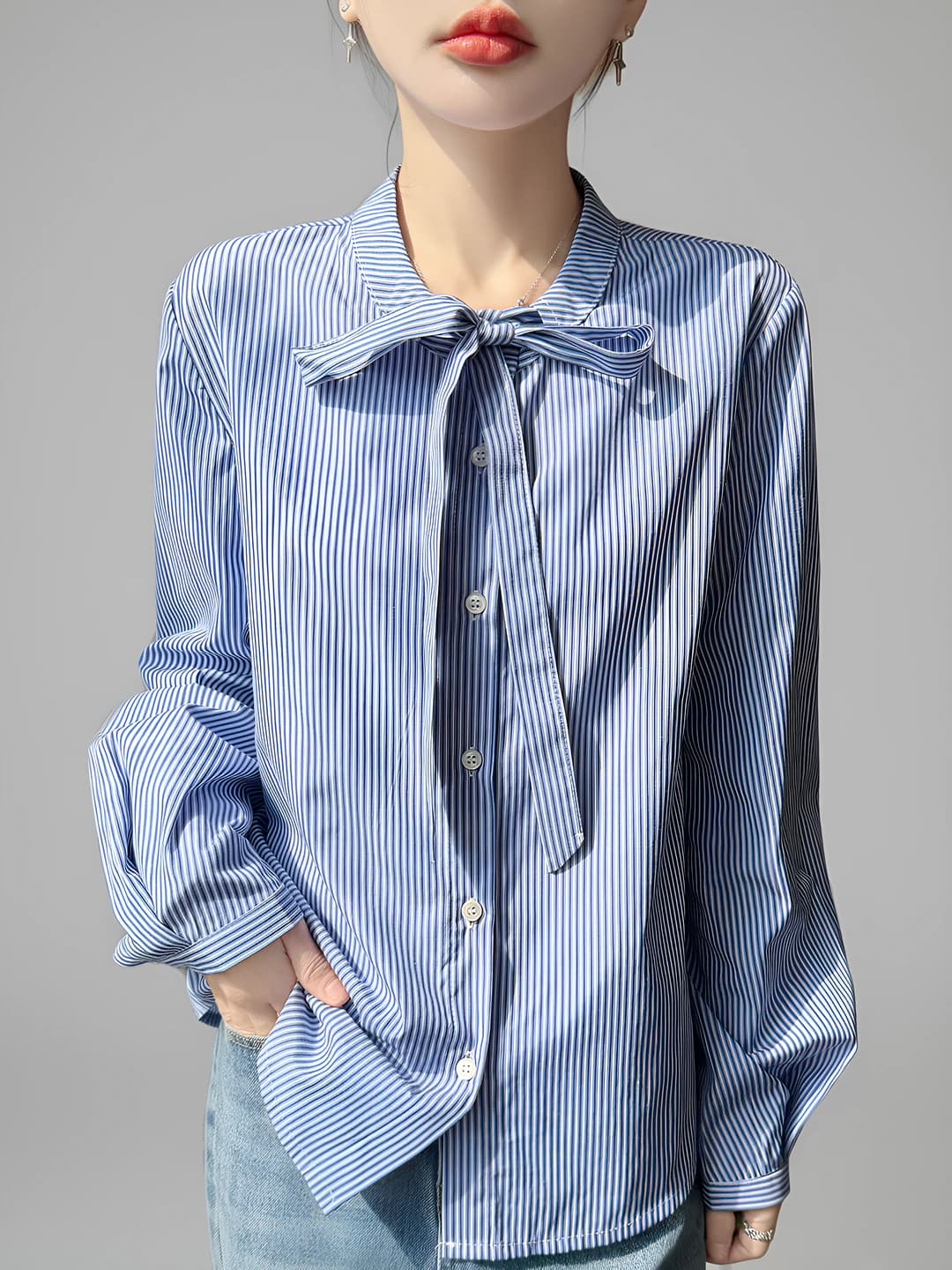 Ayollar uchun yozgi chiziqli dumaloq yoqali uzun yengli bo'sh kesimli ko'ylak-shirt
