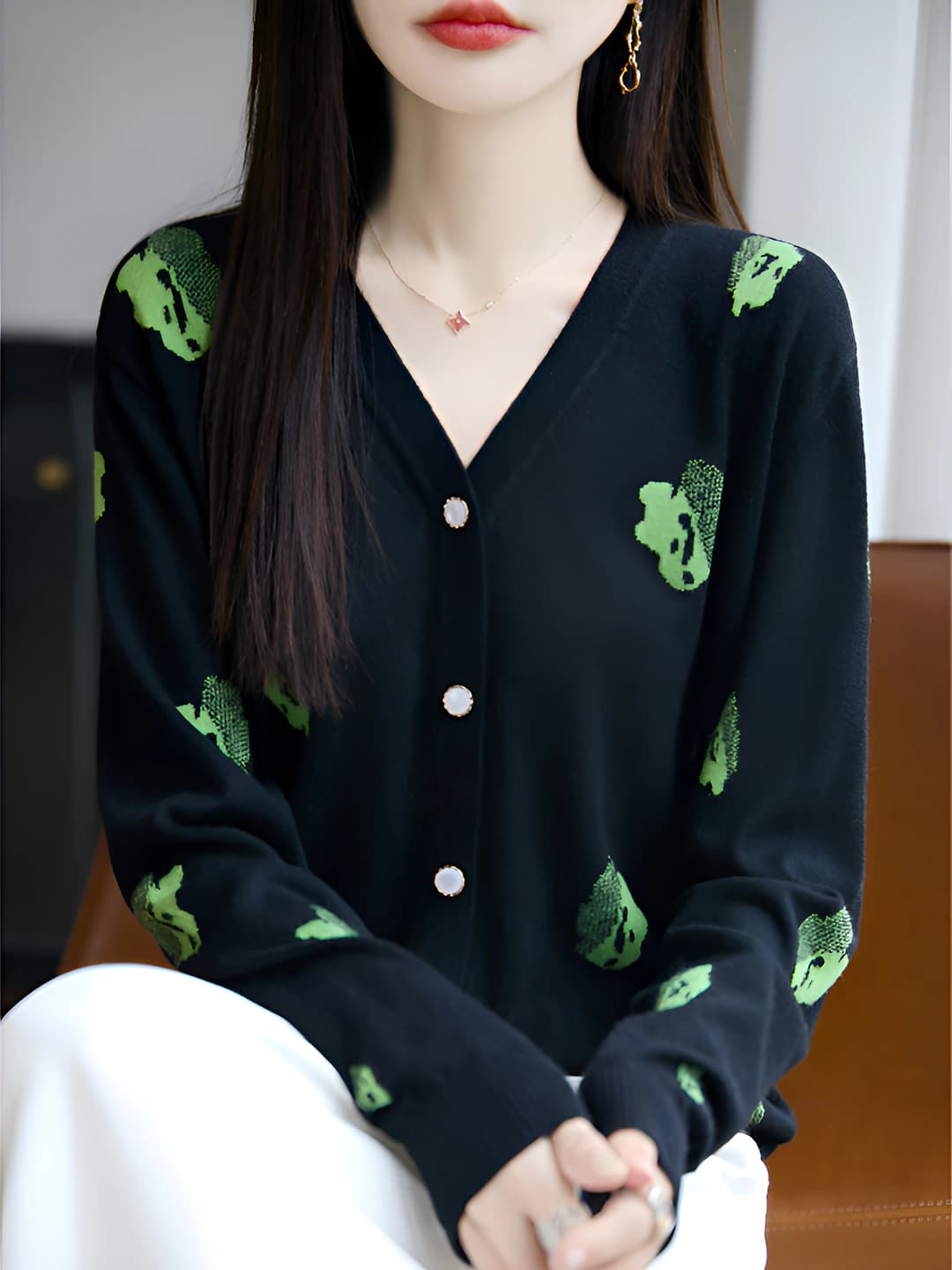 Ayollar uchun erta kuzgi trikotaj kardigan, V-yoqa, uzun yeng, bo'sh (oversize) kesim, 3D naqshli, polyester va akril aralash mato