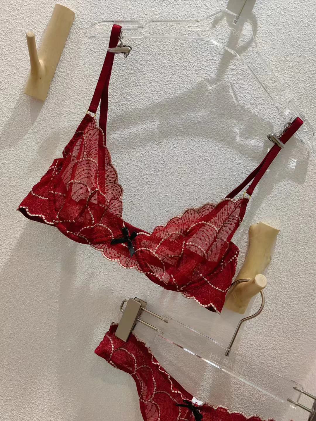 Красный