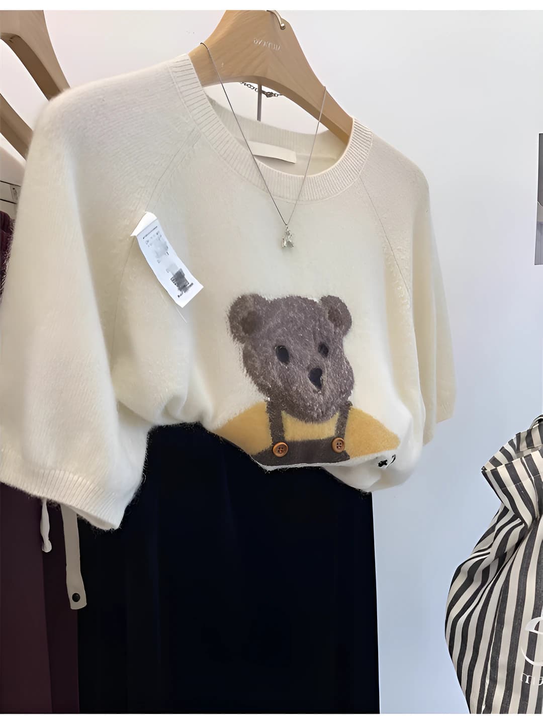 Ayollar uchun bahor-yoz trikotaj sviteri, kalta yeng, dumaloq yoqa, bo'sh (oversize) kesim, 50%–70% viskoz mato, kundalik uslub