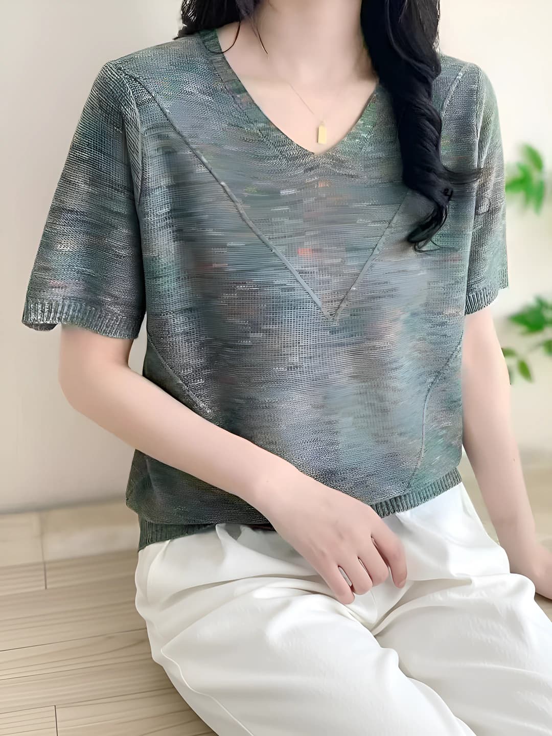 Ayollar uchun yupqa trikotaj sviter, V-yoqa, kalta yeng, bo'sh (oversize) kesim, koreys uslubida, bir rangli