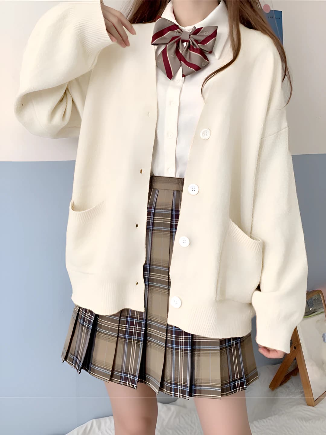 Women's knit cardigan: long sleeve, V-neck, loose fit, solid colour, thick, autumn-winter, preppy style, pockets and patchwork details