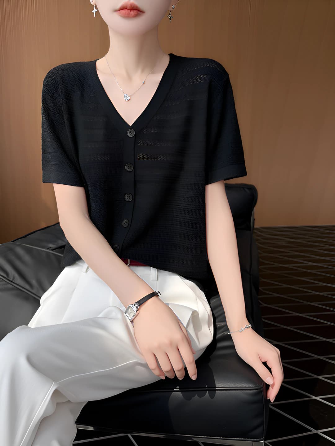 Ayollar uchun yozgi trikotaj kardigan, V-yoqa, kalta yeng, bo'sh (oversize) kesim, bir rangli, kundalik uslub