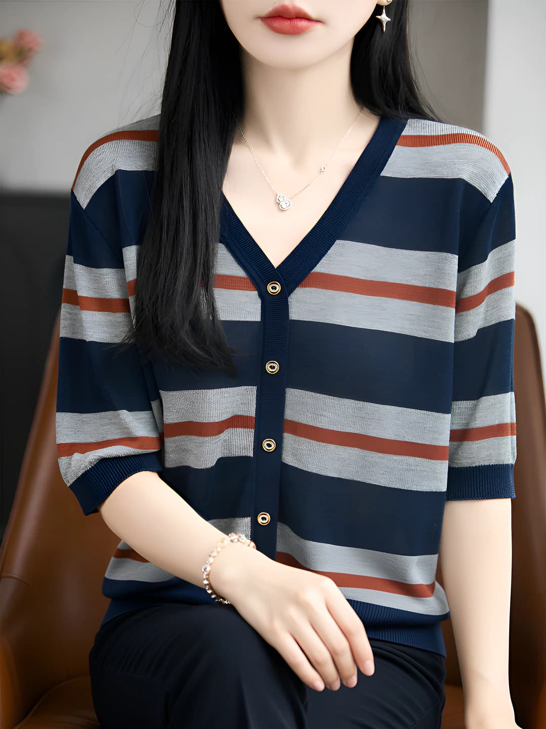 Ayollar uchun Tencel (Layosel) chiziqli kalta yengli V-yoqali bo'sh (oversize) kardigan