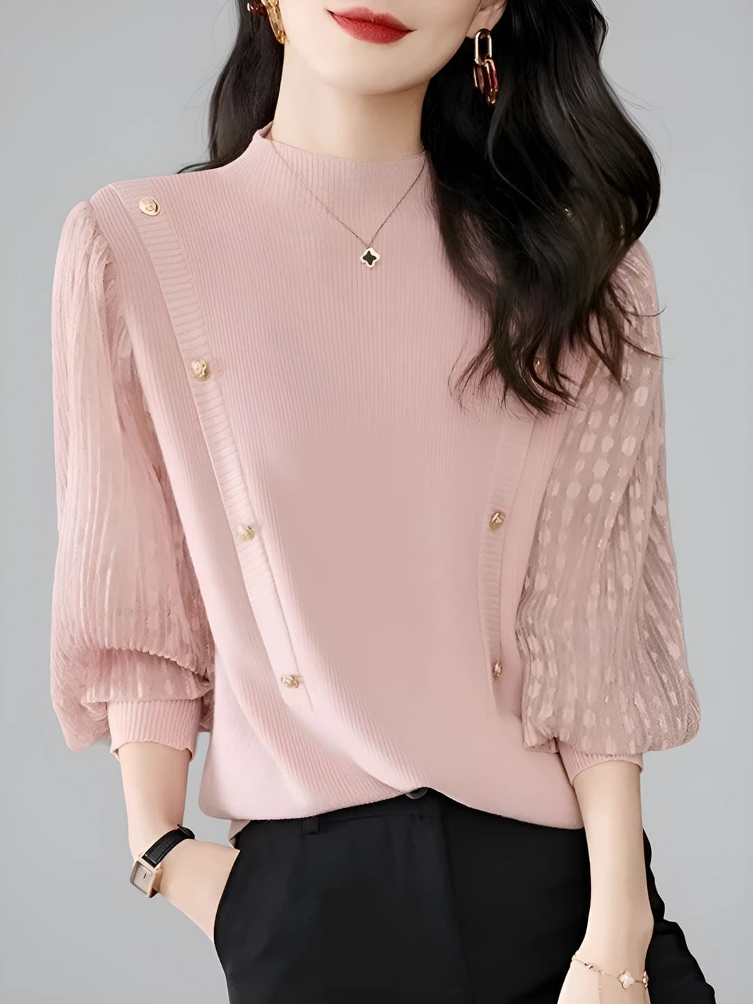 Ayollar uchun dumaloq yoqali, uzun yengli, bo'sh (oversize) trikotaj sviter, kuz-qish uchun