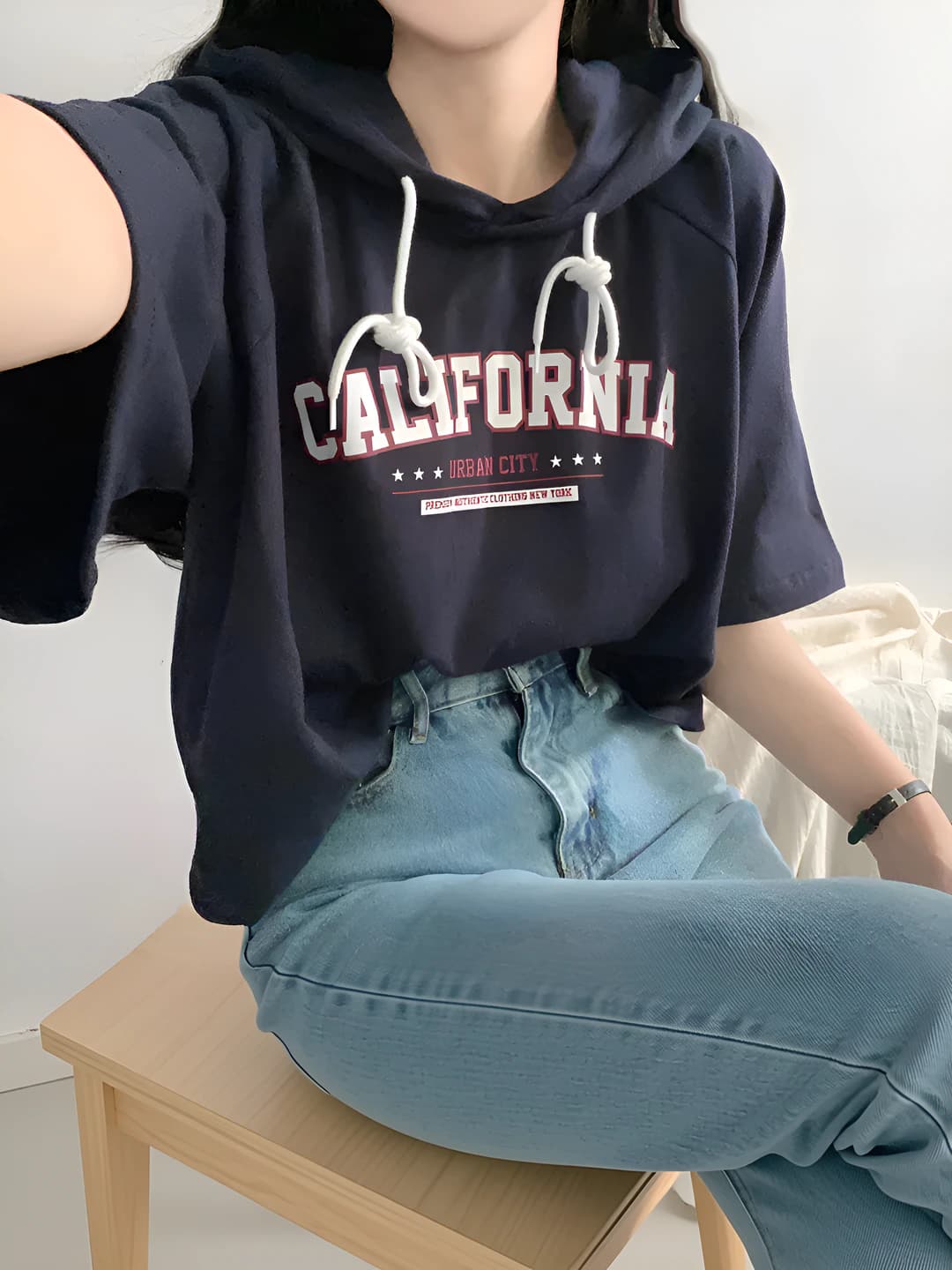 Ayollar uchun yozgi kalta yengli xudi, bo'sh (oversize) kesim, bosma naqshli, koreys uslubida