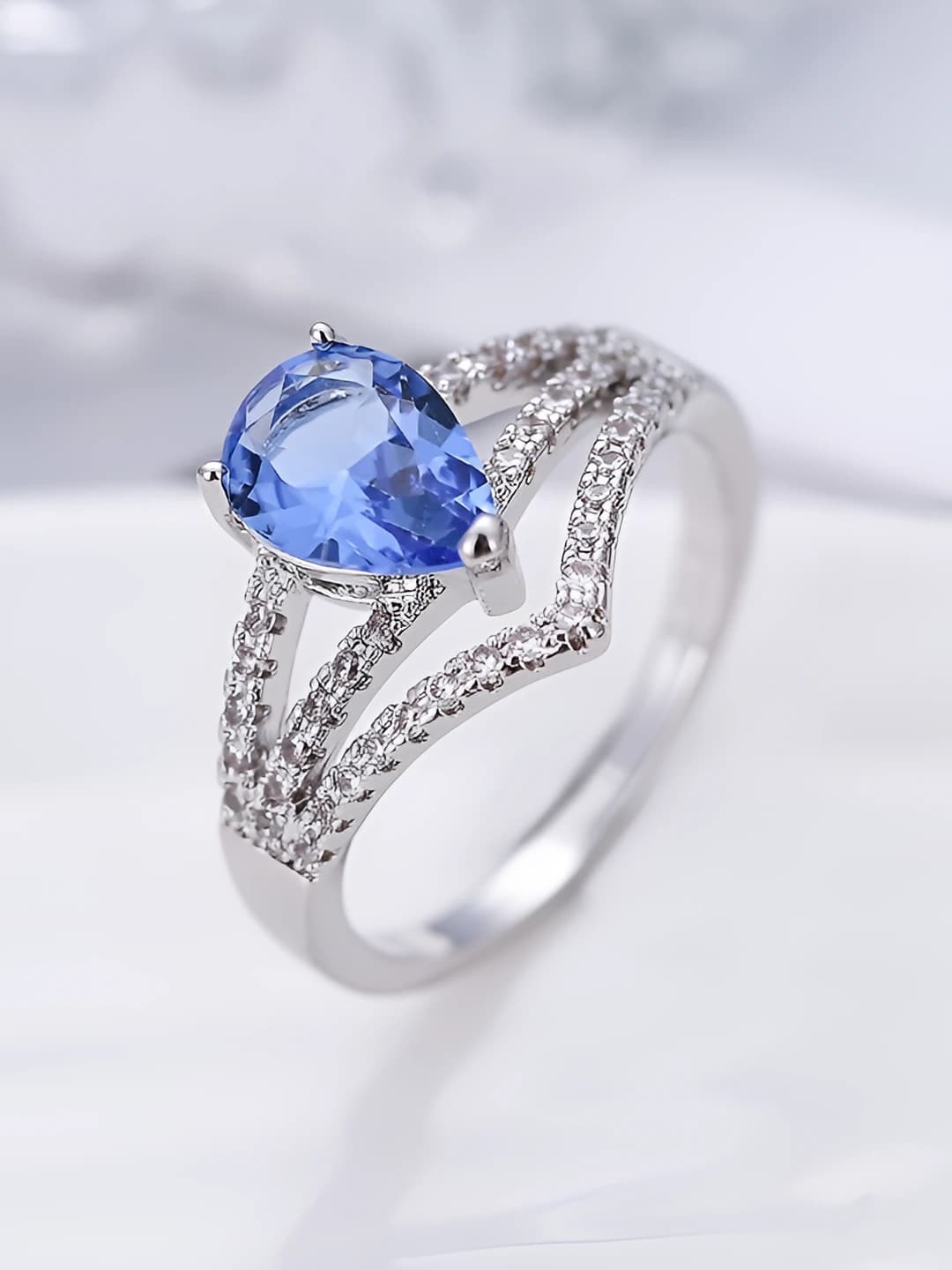 Women's gold-plated geometric zircon ring