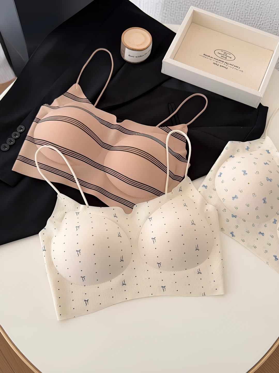 Women's seamless breathable bra with push-up and side control