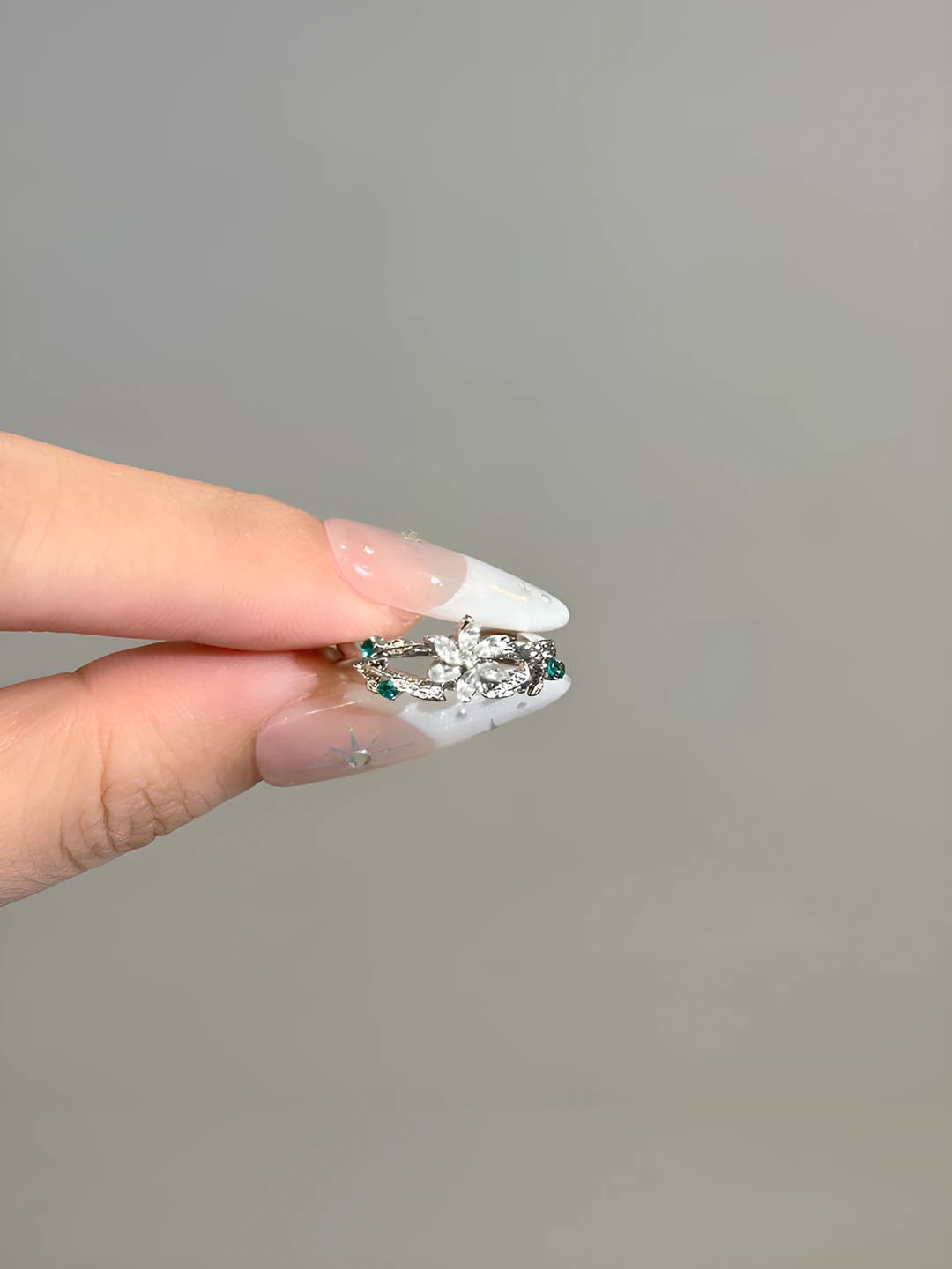 Women's Korean style ring with geometric shape, bow design element, and shiny crystals made of alloy