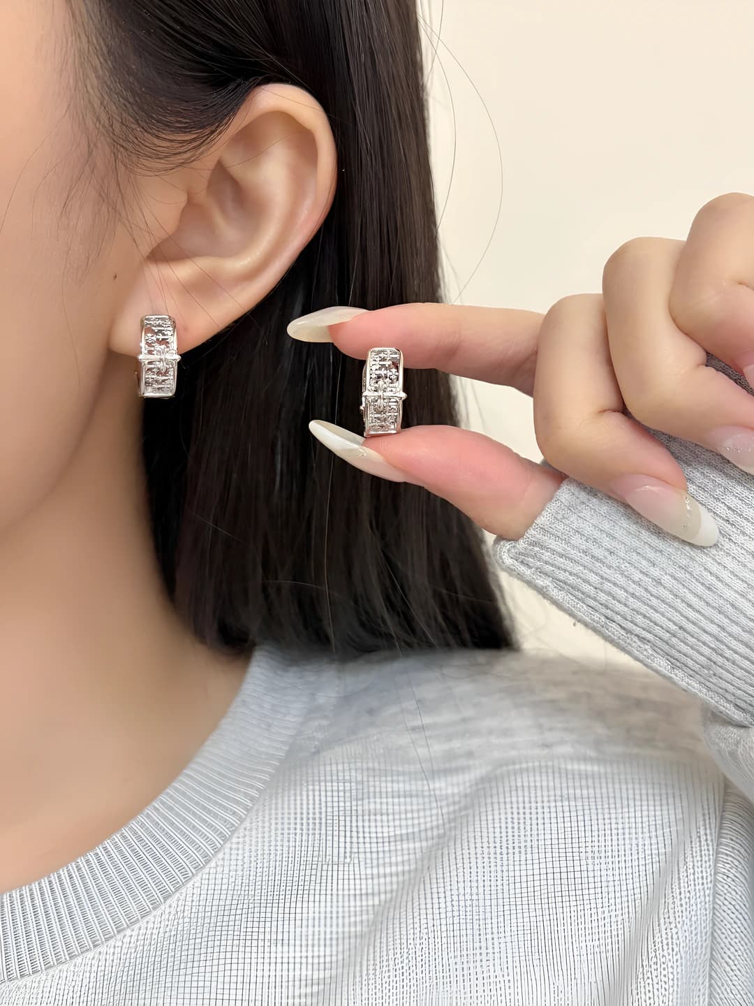 Women's retro cross hollow earrings, geometric shape, bronze, hip-hop style design element