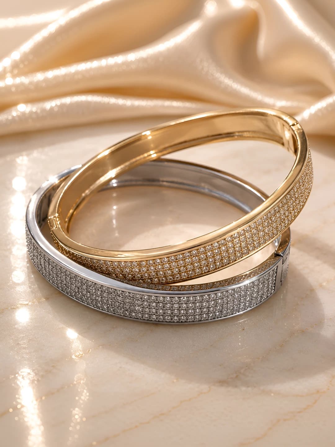Women's minimalist style bracelet with full star pattern, bright rhinestones and light luxury