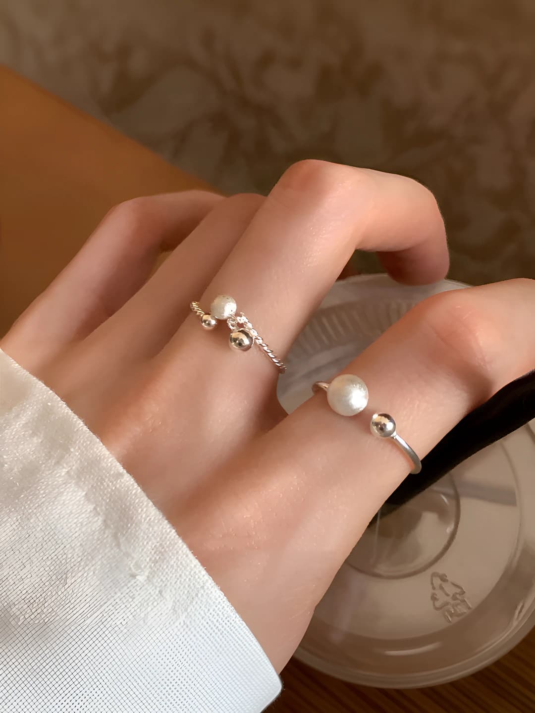 Women's simple style ring with geometric shape and ring design element