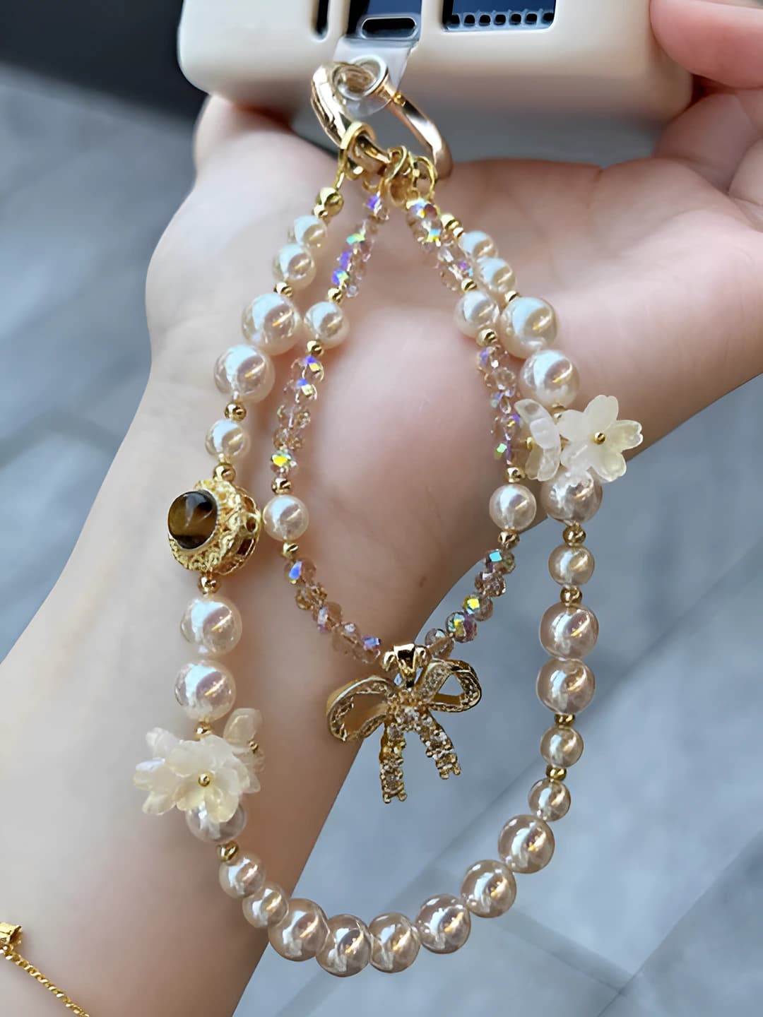 Bow charm