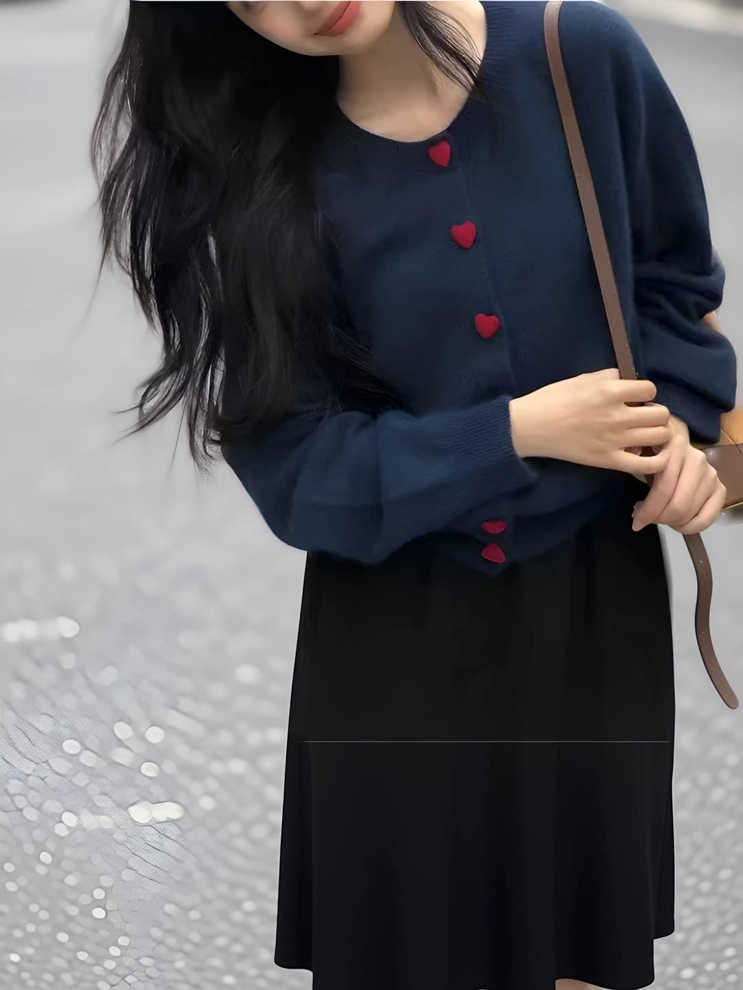 Ayollar uchun kuzgi dumaloq yoqali, yurak shaklidagi tugmali, bir rangli, bo'sh (oversize) kardigan