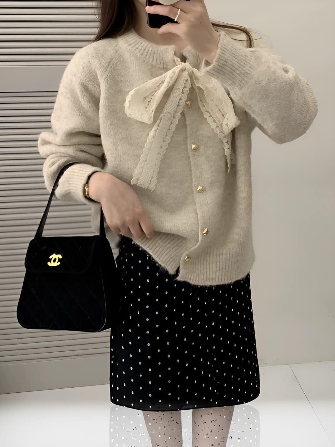 Off-white apricot