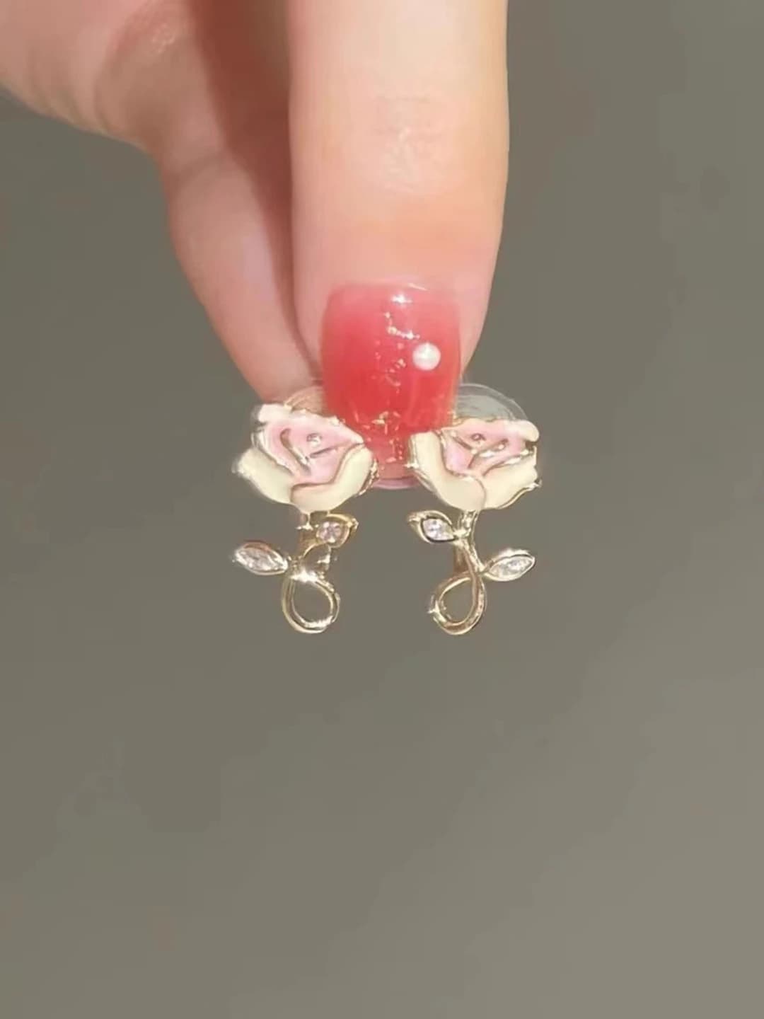 0242 Ear clips