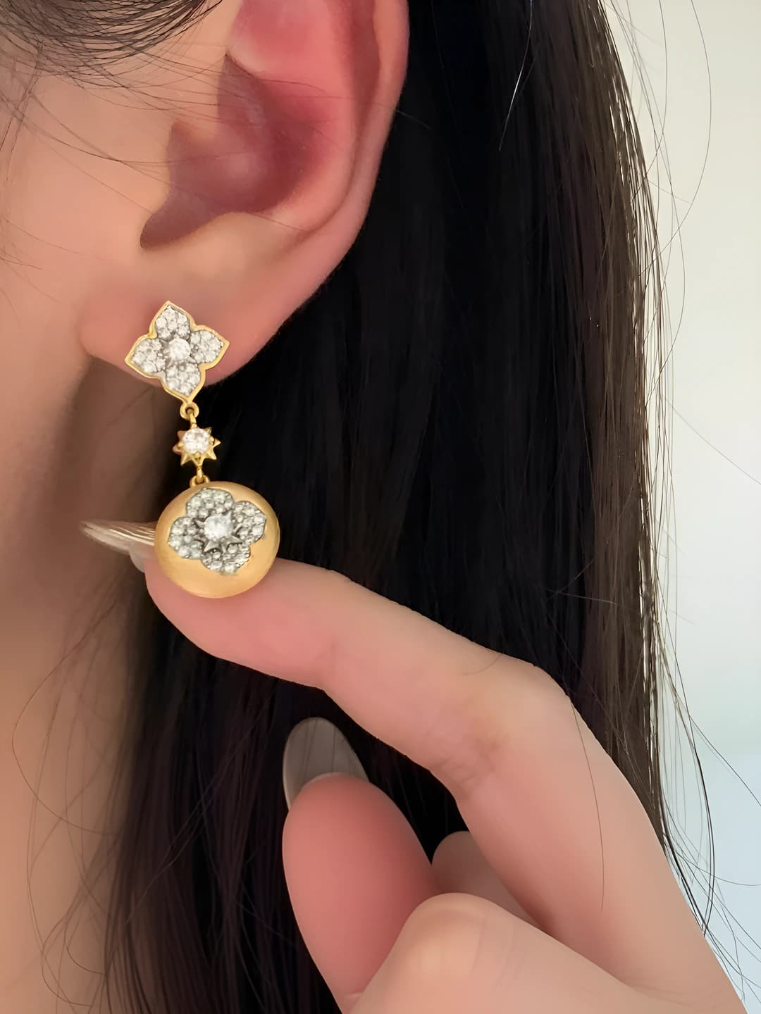 Korean style women's retro, simple and delicate four-leaf clover stud earrings