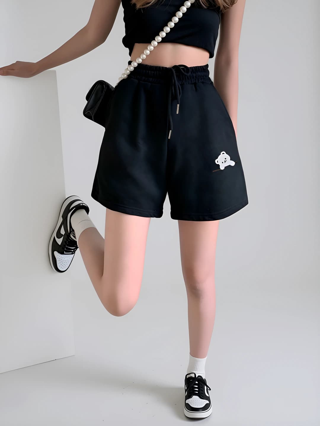 Women's sports shorts, black, casual, Korean style, loose fit, high waist, knee-length shorts