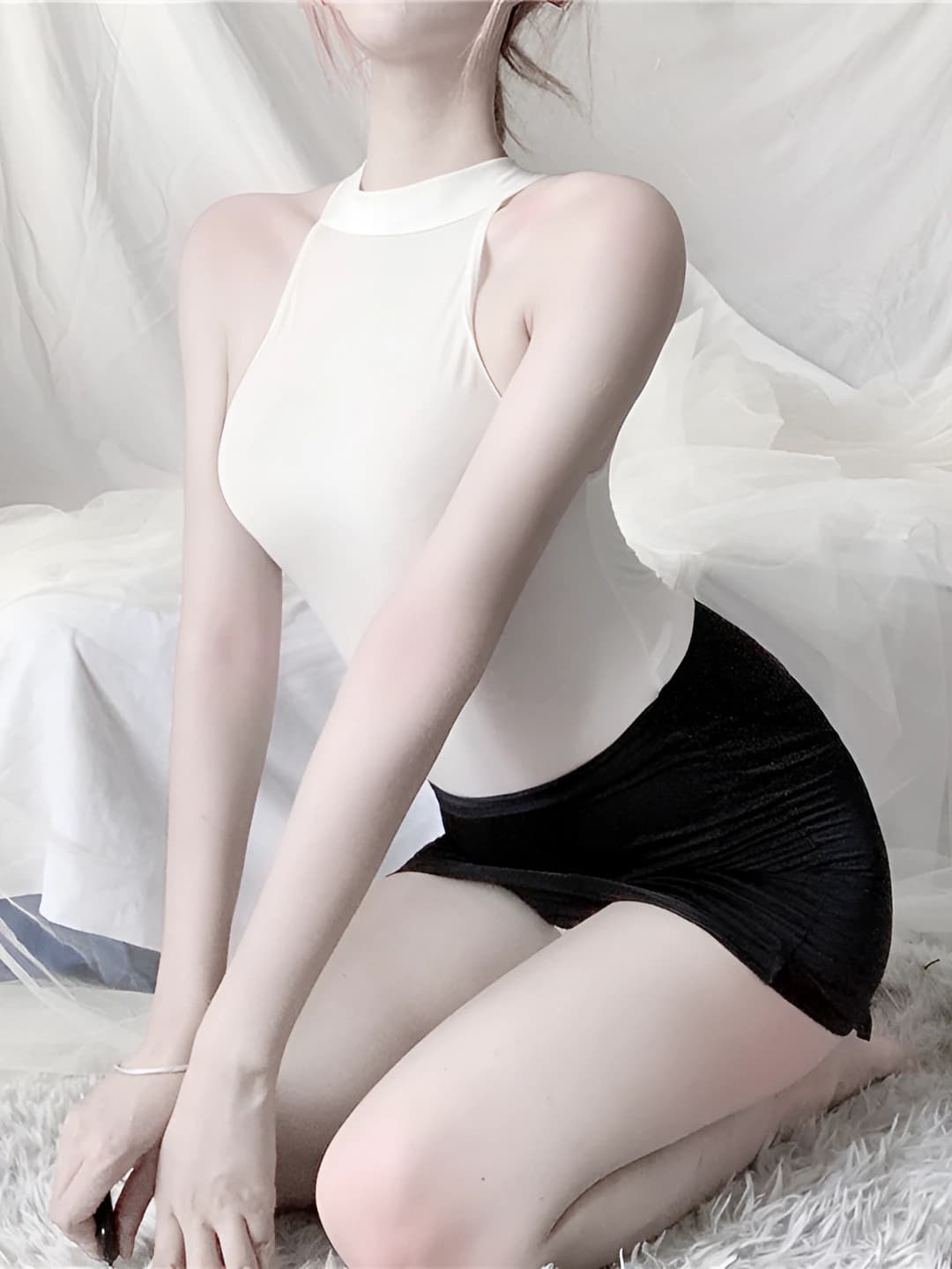 White top+black skirt