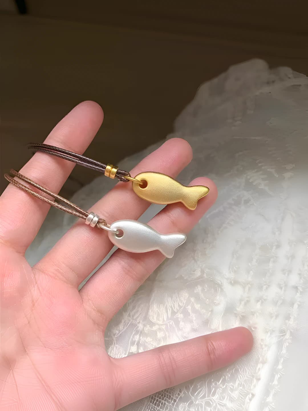Women's retro matte fish pendant, Korean style, simple and elegant autumn-winter sweater chain