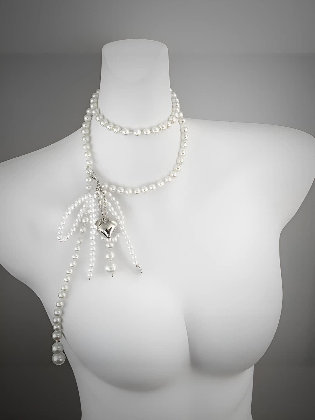 Women's hand-wrapped chain with tassels, silver heart, faux pearl ribbon and heart pendant