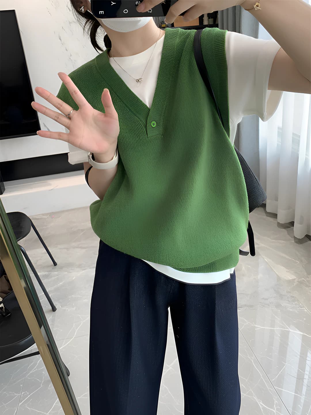 Women's retro V-neck solid colour knitted vest in Korean style, autumn 2026
