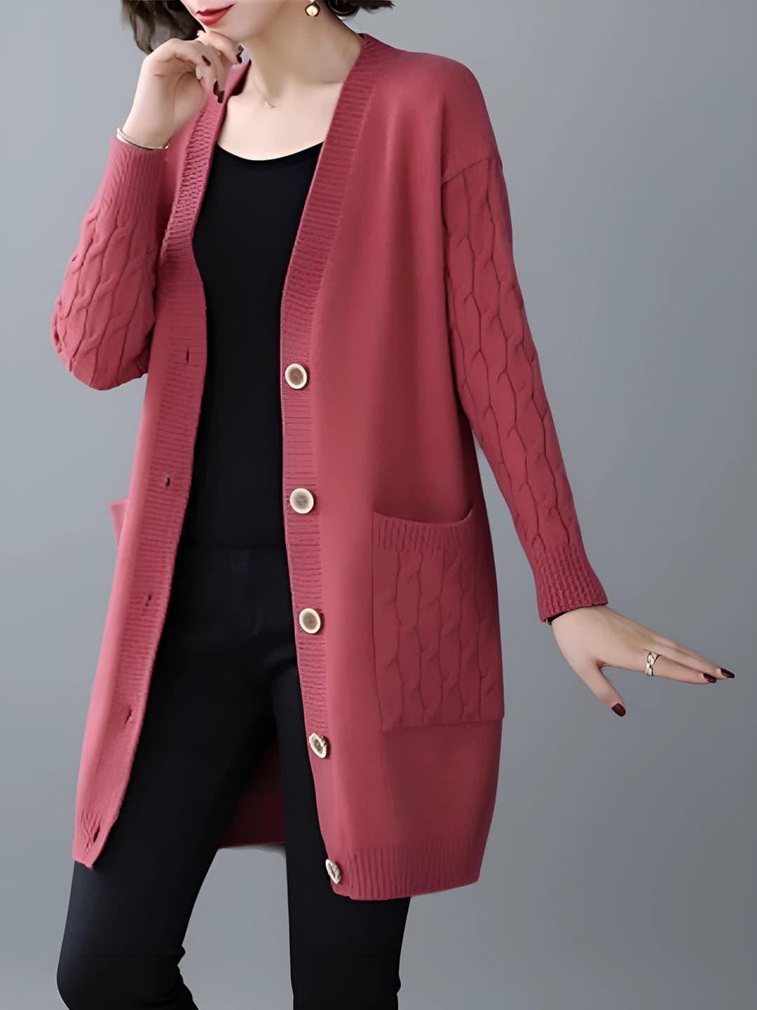 Ayollar uchun kuz-qish mavsumi bir rangli trikotaj kardigan, koreys uslubida, bo'sh (oversize) kesim, V-yoqa, uzun yeng, o'rta-uzun
