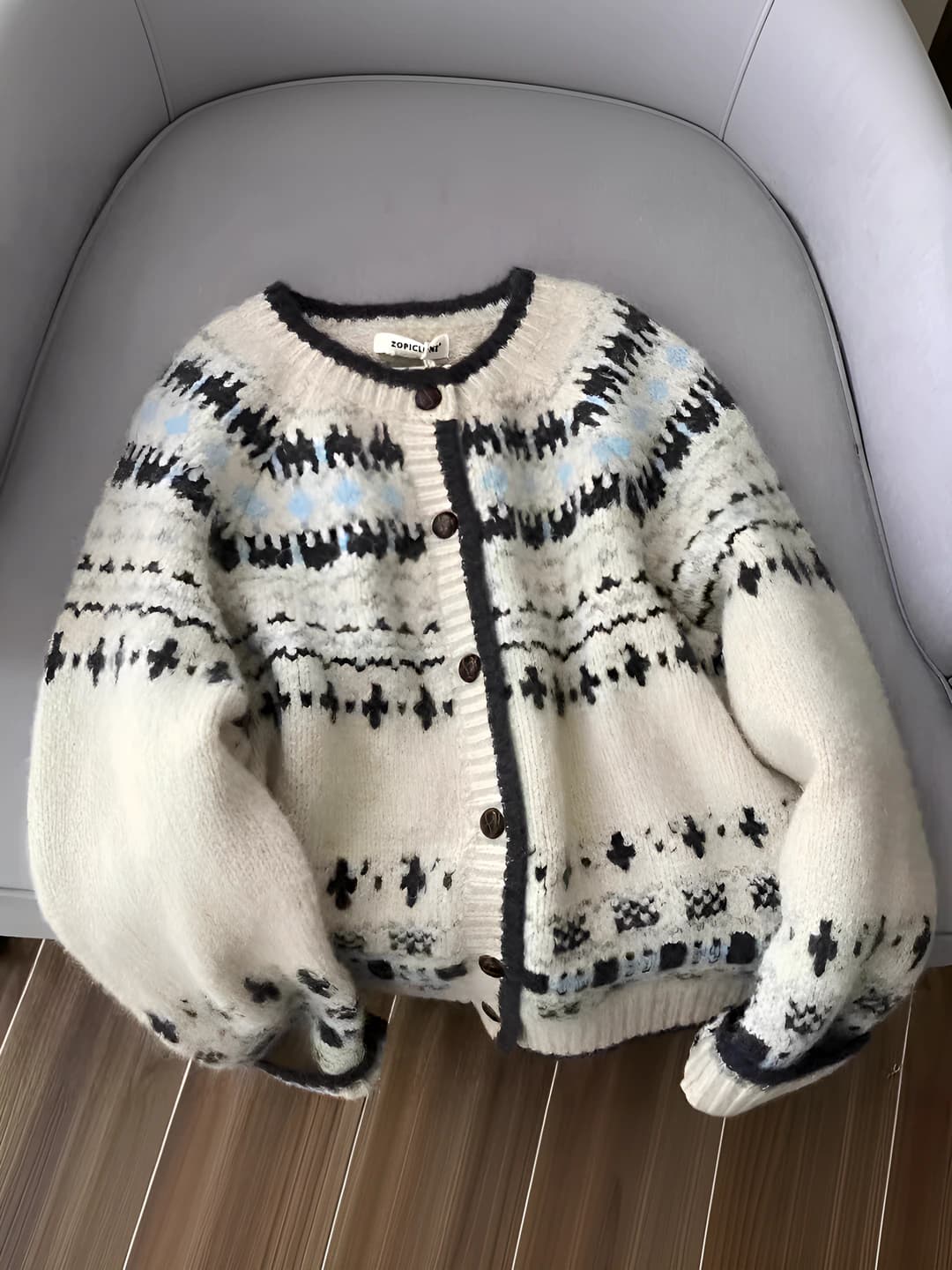 Women's retro crew neck loose fit long sleeve thick jacquard cardigan with single button closure, autumn-winter 2026