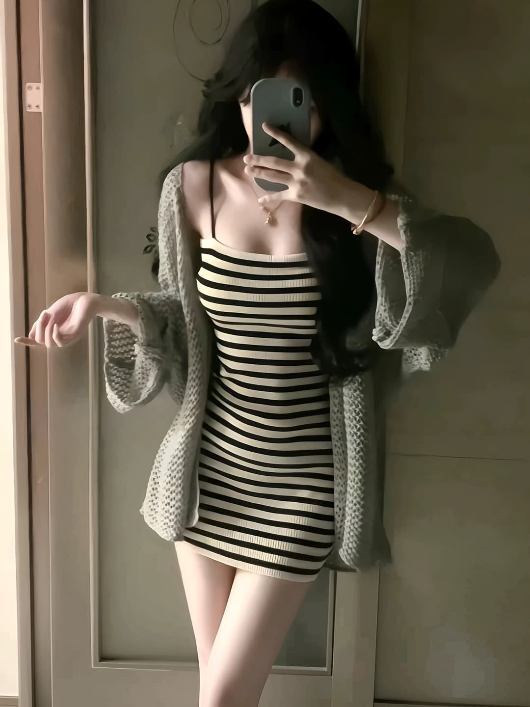 Women's summer striped slim fit dress with low neckline, sleeveless, elastic waist, cashmere mini skirt