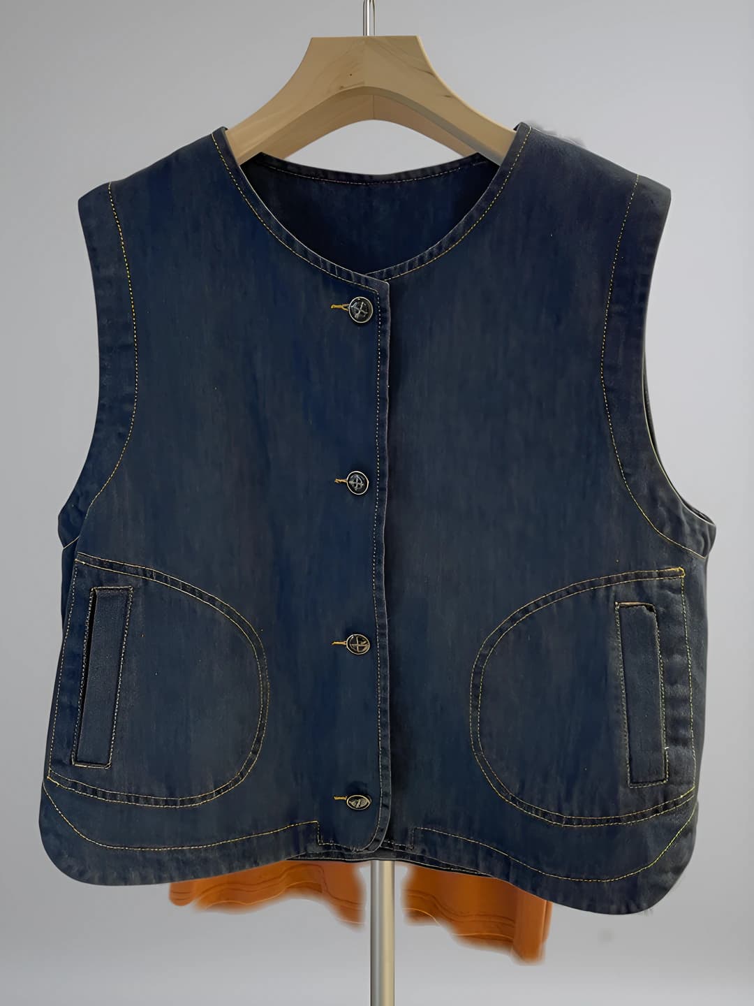 Ayollar uchun retro preppi uslubdagi denim jilet, bo'sh (oversize) kesim, dumaloq yoqa, tugma model, kalta
